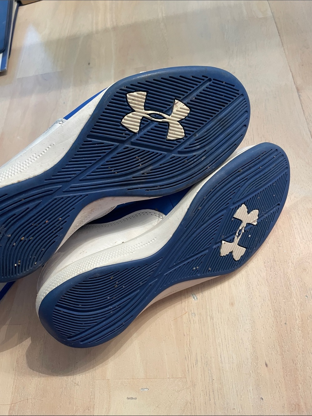 Womens Under Armour 1258163-400 UA Jet Model basketball shoes - Picture 3 of 3